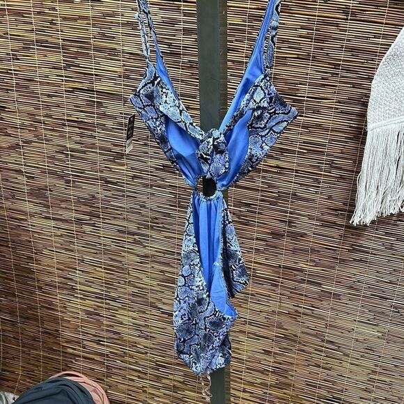 Womens Printed Cut-Out One-Piece Swimsuit Size L - Picture 3 of 3